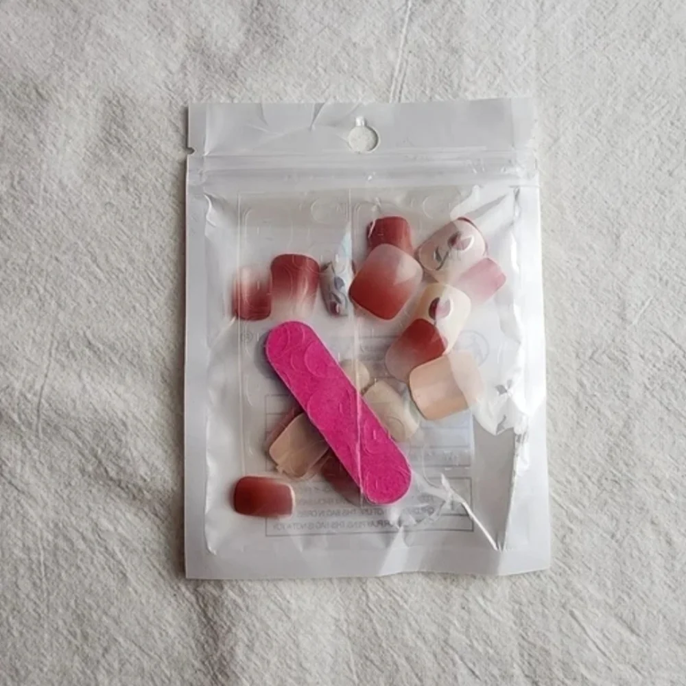 24 Pieces Fake Press On Nails